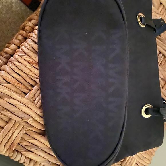 Black Michael Kors bucket purse - Picture 3 of 4